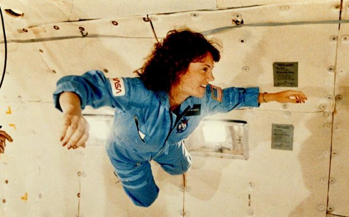 Christa McAuliffe läbib NASAs raskusteta koolituse 