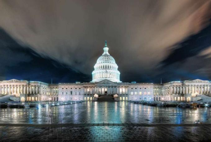 Washington DC Kapitooliumi hoone vallutati öösel