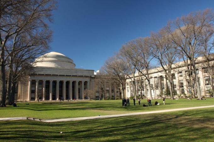 Killiani kohus ja Suur Toomkirik MIT-is
