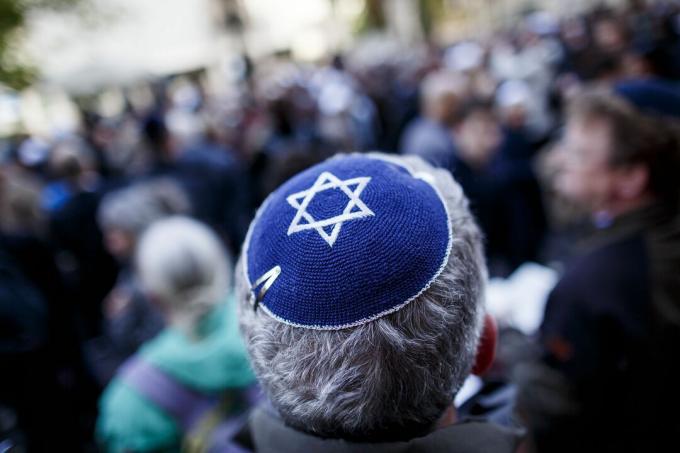 Berliini juudi kogukond, mis koguneb protestima antisemitismi vastu