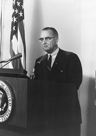 President Johnson kuulutas Tonkini lahe juhtumi eest kättemaksu