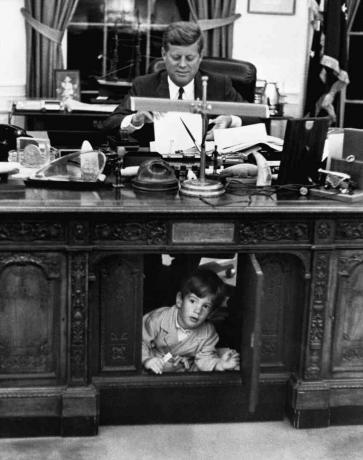 John Kennedy, Jr, uurib oma isa lauda