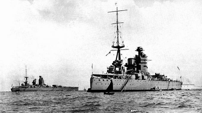 Lahingulaevad HMS Nelson ja HMS Rodney ankrus.