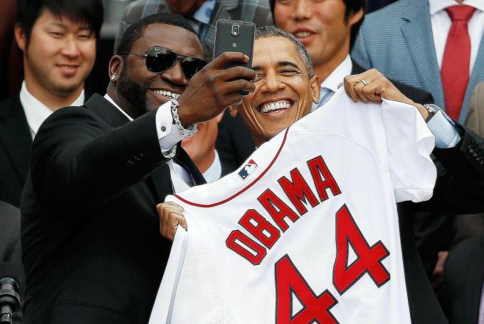 Bostoni Red Soxi president Obama ja David Ortiz võtavad Valge Maja tseremoonial kokku selfie, millega austatakse 2013. aasta maailmameistrit. Siit saate teada, kuidas sümboolne interaktsiooni teooria aitab selgitada selfie populaarsust.