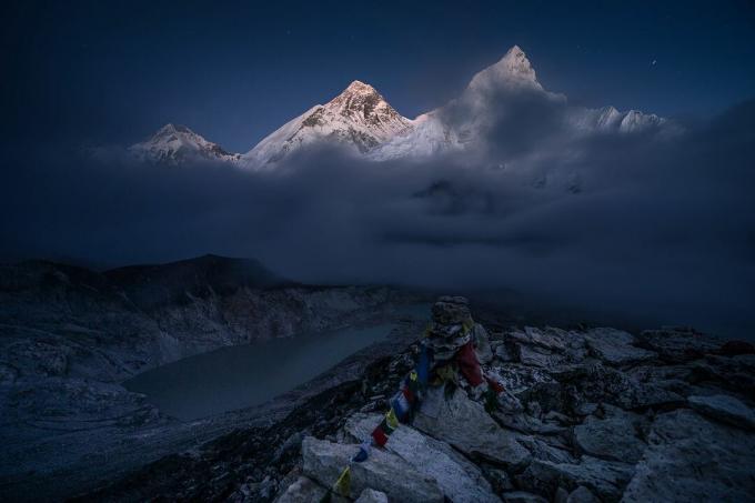 Everesti mägivaade Kalapattari vaatepunkti kohal öösel, Everesti piirkond, Nepaal