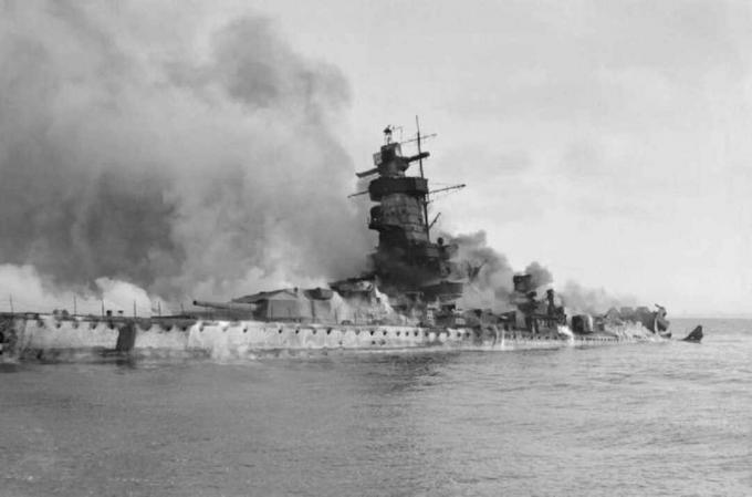 Taskulahingulaeva admiral Graf Spee põles ja oli osaliselt Uputatud Plate'i jõkke