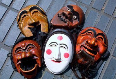 Hunnik traditsioonilisi Korea Hahoe maske, mida kasutatakse festivalidel ja rituaalidel.