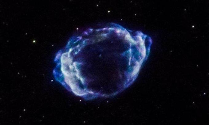 Supernova mull laienevast prahist.
