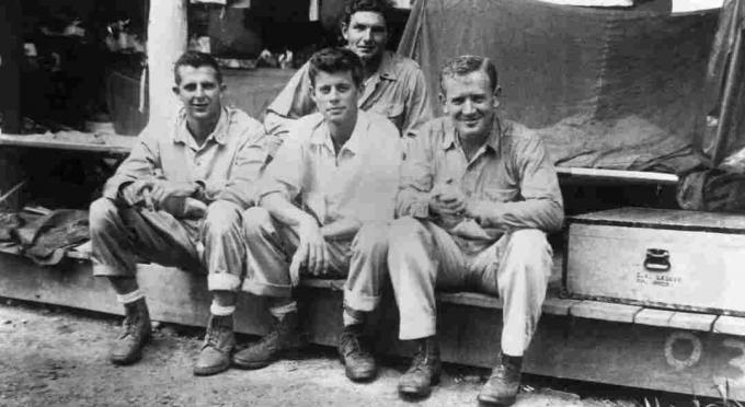 John F. Kennedy koos meeskonna kaasliikmetega