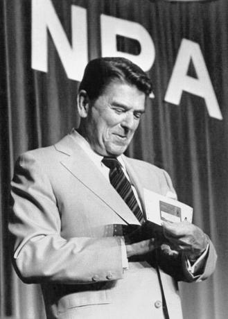 President Reagan sai oma NRA liikmekaardi