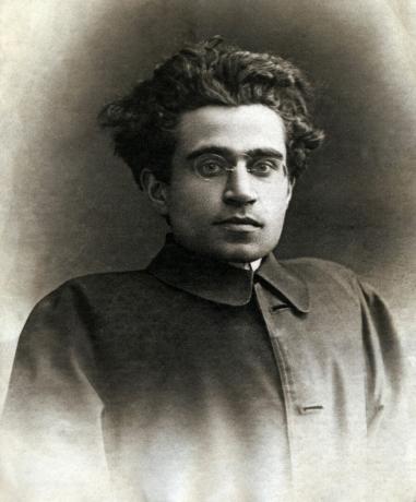 Antonio Gramsci (1891-1937), poliitik; enne liitumist sotsialistliku parteiga, siis 1921. aastal Itaalia kommunistliku partei ühe asutajaga