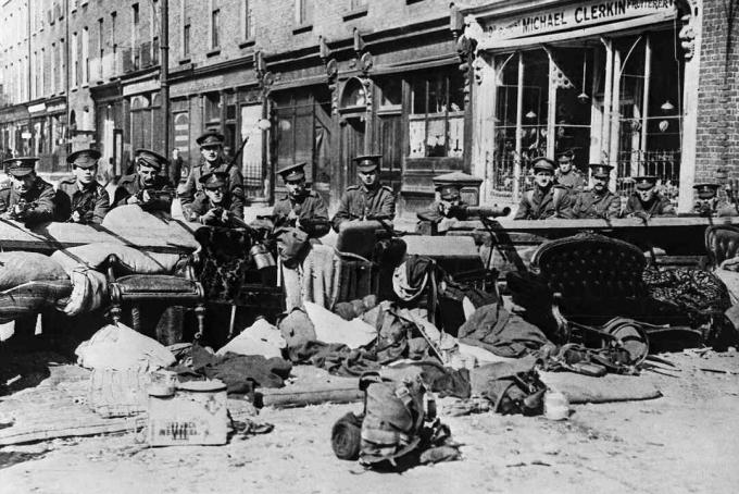 foto Briti vägedest 1916. aasta Dublinis ülestõusmispühade ajal