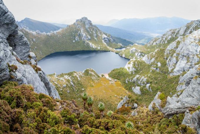 Austraalia Tasmaanias Oberoni järve ümbritsevad kvartsiitkaljud.