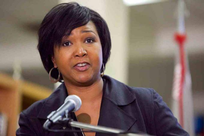 Mae Jemison räägib 19. märtsil 2009 Washingtonis Woodrow Wilsoni keskkooli õpilastega.