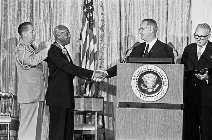 Johnson annab A-le presidendi vabadusmedali. Philip Randolph