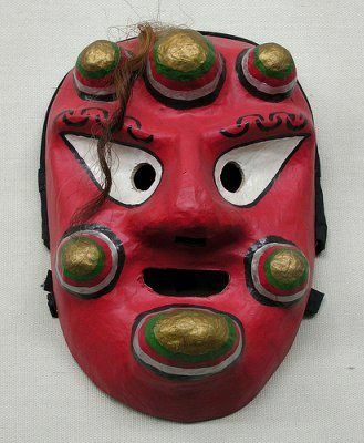 Vana, apostliku budistliku munga satiiriline mask. Choegwarile meeldivad vein, naised ja laul.