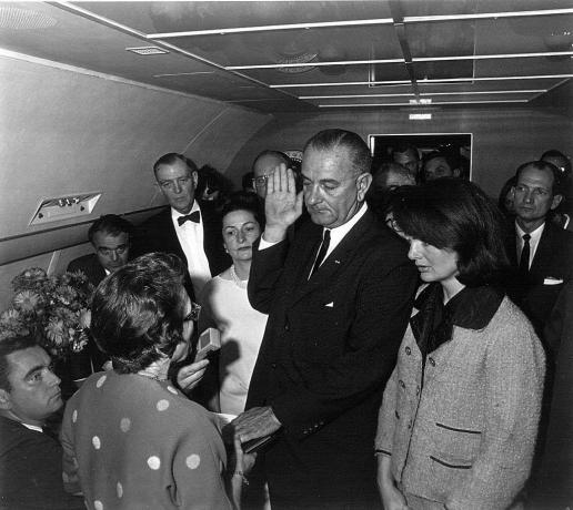 Lyndon B. Johnson on vannutatud Air Force One'ile