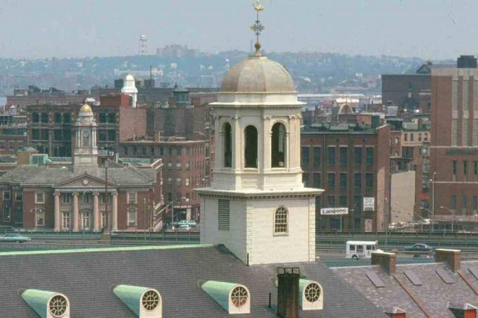 kuppel, ilmateater, kellatorn - kõik kuplis Atop Faneuil Hall