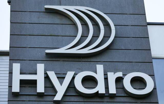 Norra alumiiniumigrupi Norsk Hydro uut logo saab näha nende peakontoris Lysakeris väljaspool Norrat Oslot