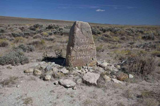 Marker South Passi lähedal Oregoni rajal sinise taeva all.