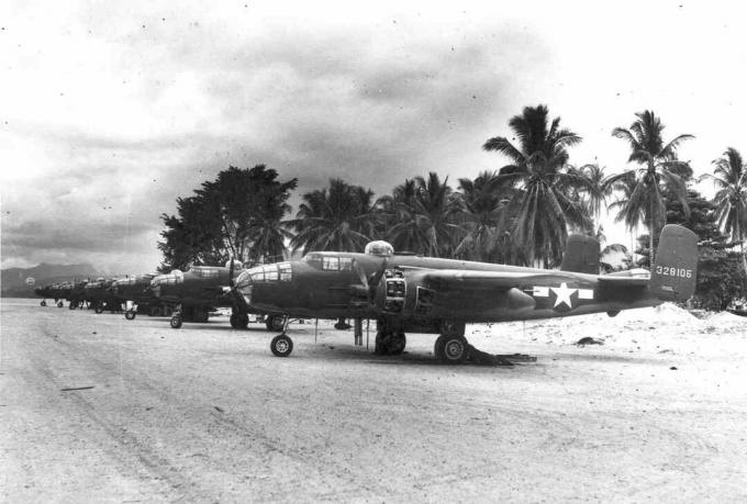 B-25 pommitajad rivistusid Vaikse ookeani lõunaosa rajale.